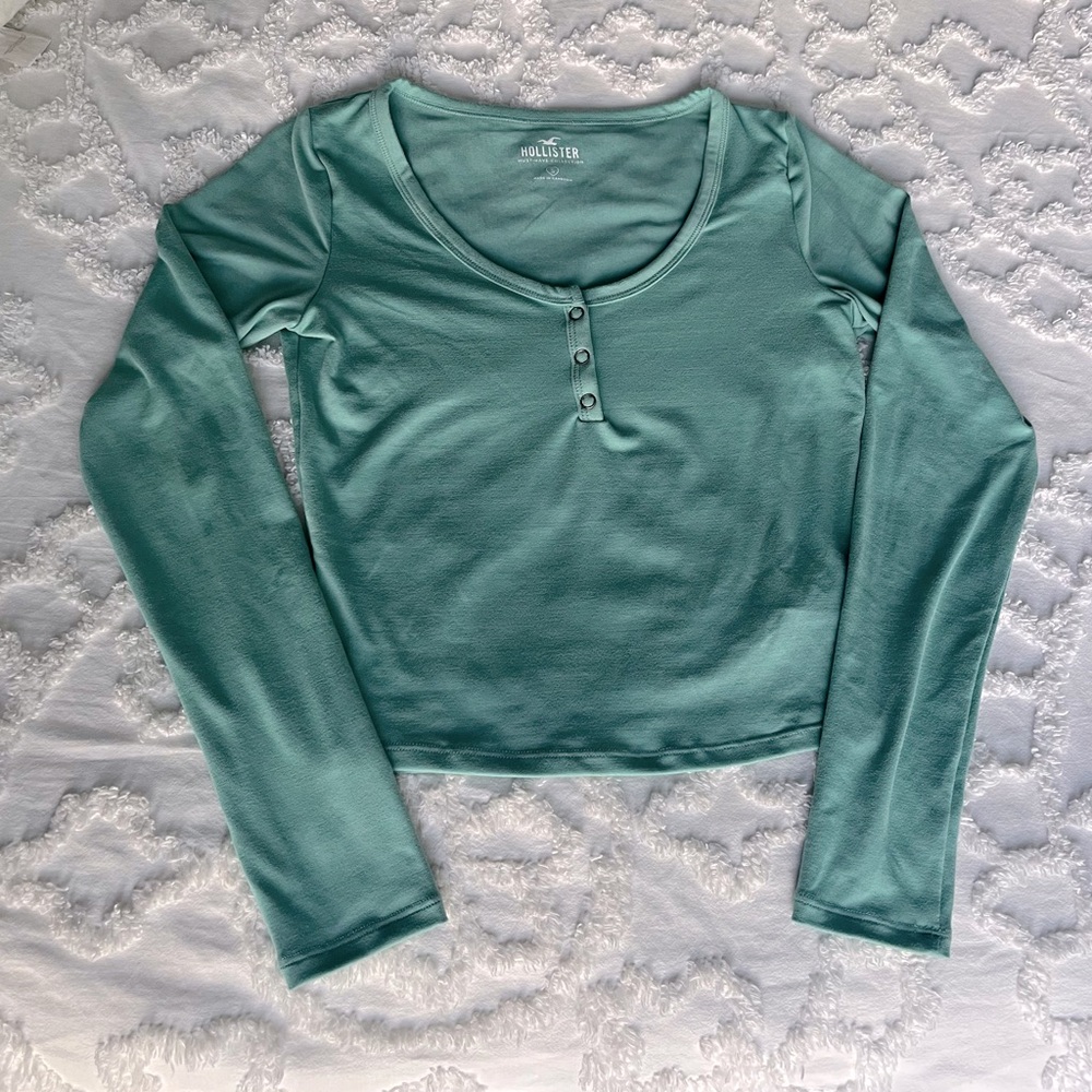 Hollister “must have” soft shirt